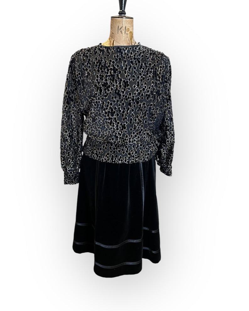 80’s Black and Gold Velvet Top UK 12- 16